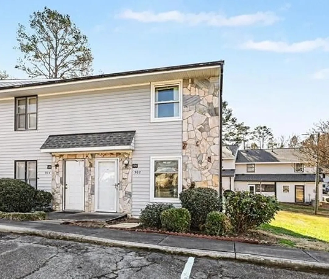 2 bed, 1.5 bath, 1070 sqft, $1,350 — Photo 1