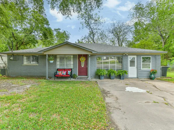 1217 Esther St, Kemah, TX 77565