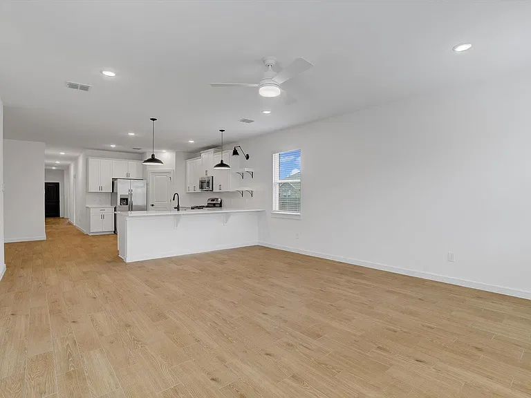 8438 Bay Ridge Cir — Photo 13
