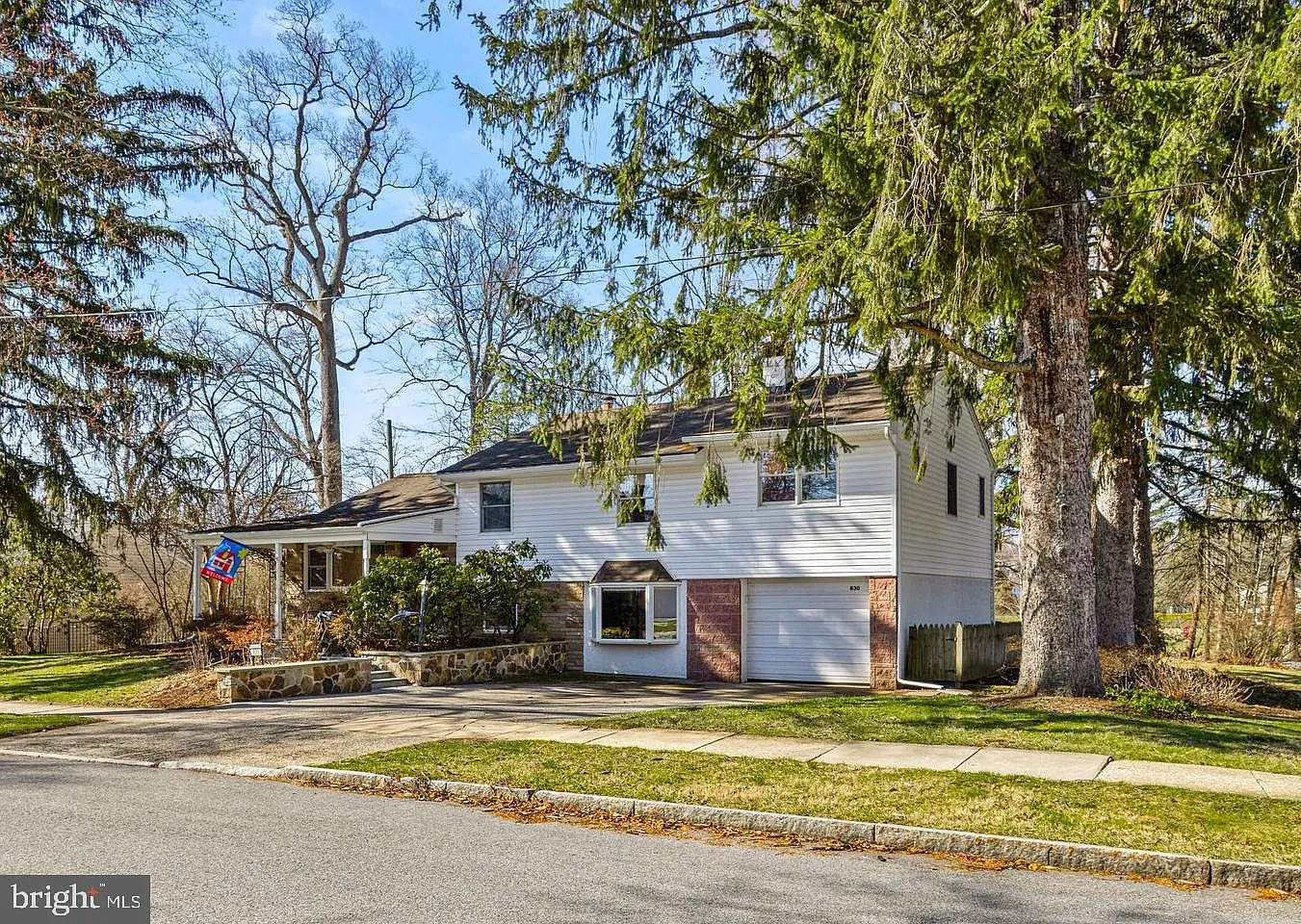 830 Lewis Ln photo 1