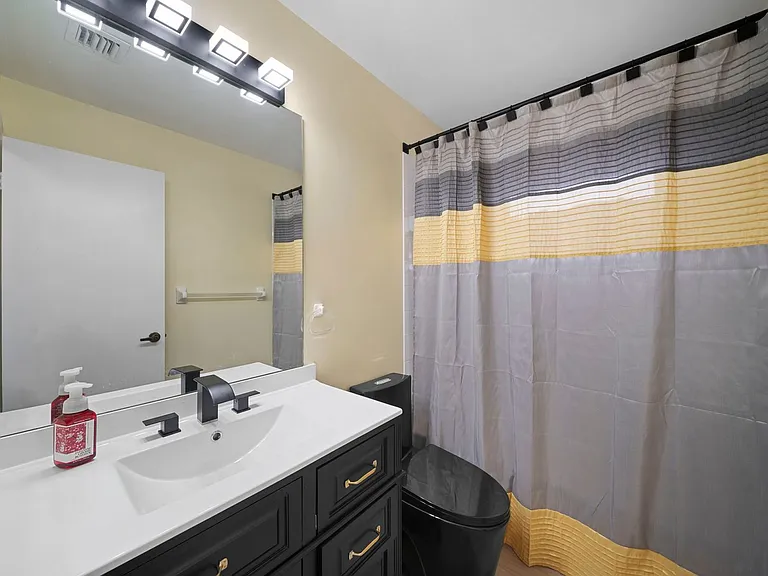 15624 Sunny Crest Ln — Photo 24