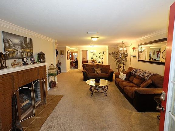 3rd image of 612 Prado Pl
