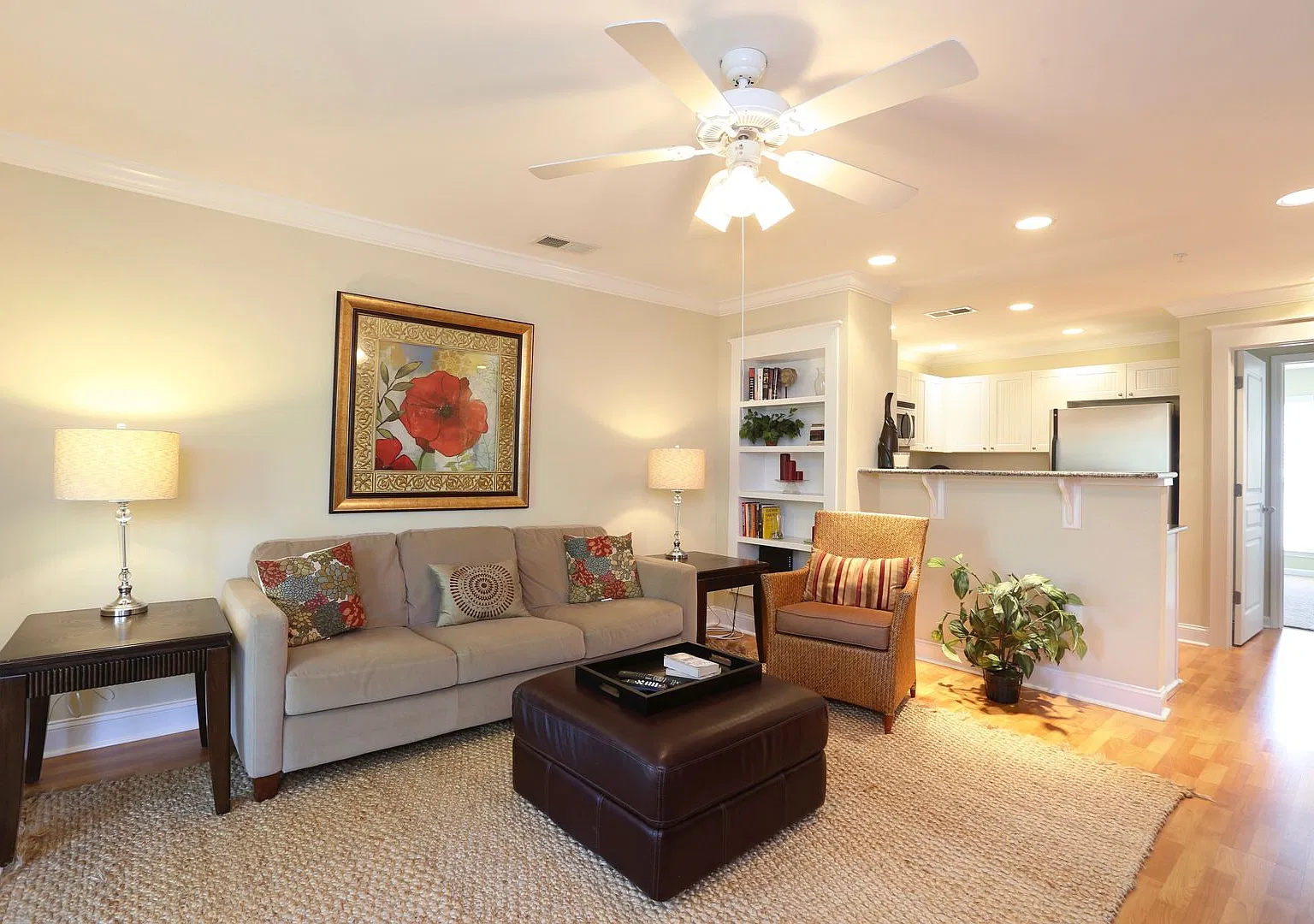 3 Bedroom Townhouse At The Woodlands - End Unit * Only $500 Deposit - End Unit- 1 Month Free — Photo 2