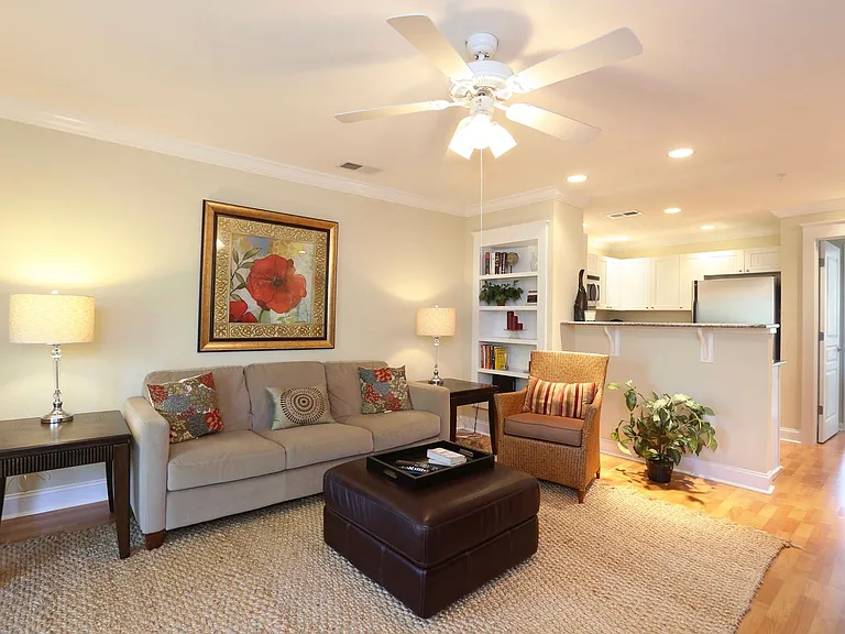 1625 Elmwood Ct #201 — Photo 5