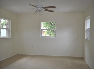 103 W Park St, Tarpon Springs, FL 34689