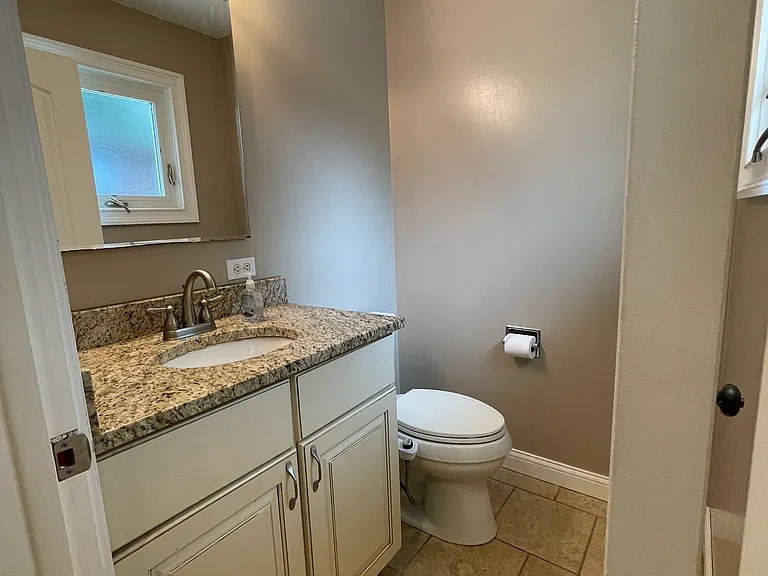 2241 Lee St — Photo 31