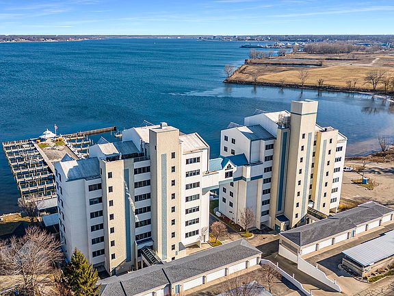 5th image of 2964 Lakeshore Dr Unit W602