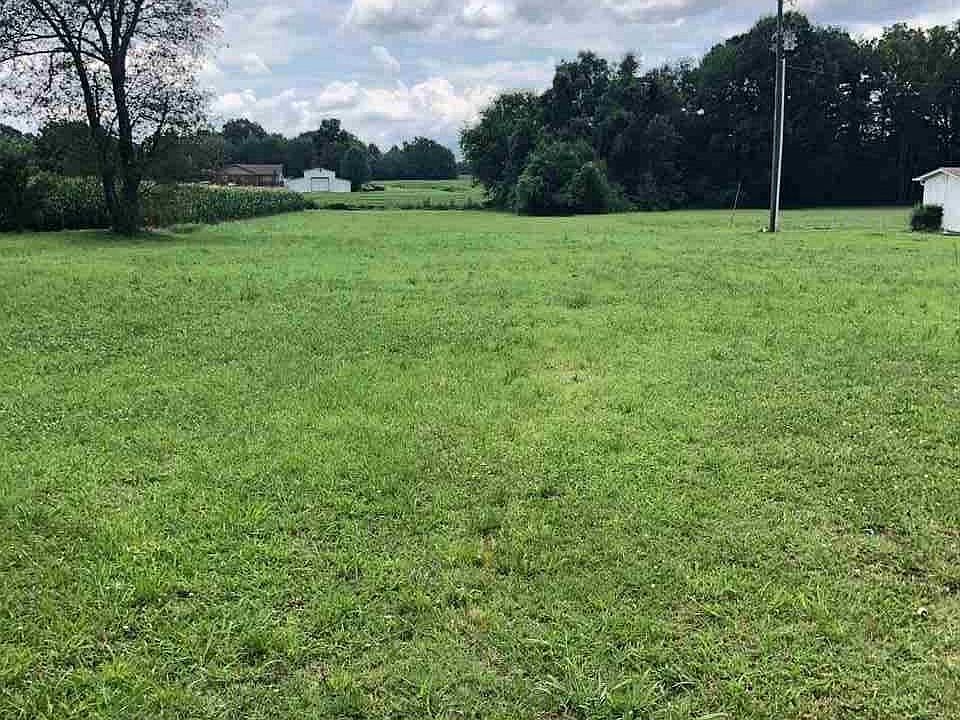 1st image of 828 Ryland Pike