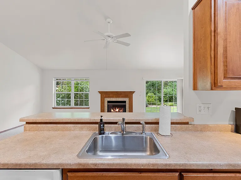 945 Harwood Ave — Photo 6