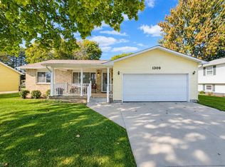 1309 Huntington Dr, Owosso, MI 48867