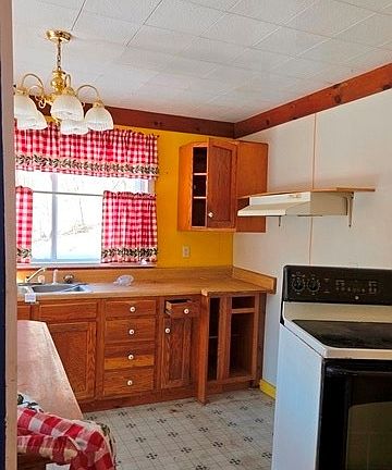 3rd image of 190 W Baker Holw