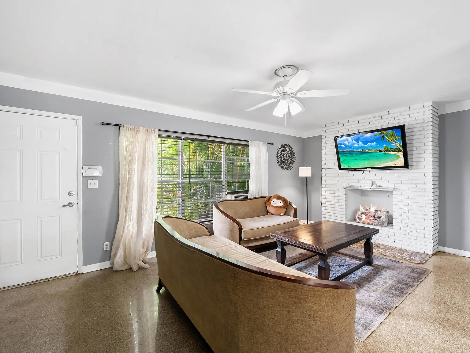 2 bed, 1.0 bath, 939 sqft, $2,100 — Photo 3
