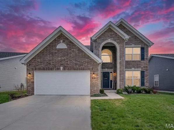 902 Palisades Cir, Saint Charles, MO 63301