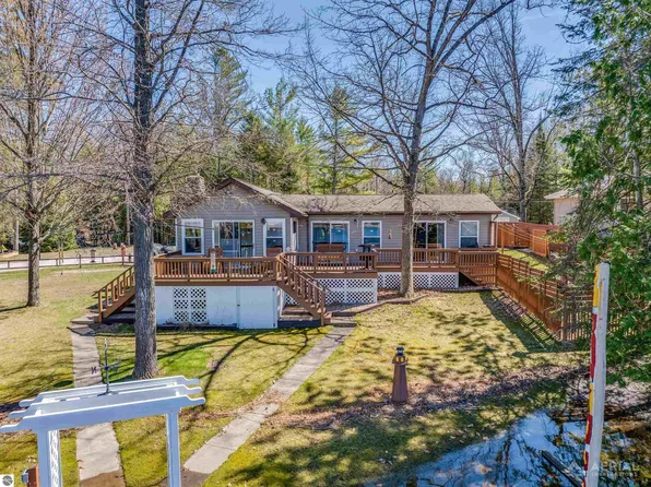 7139 Chain Lake Dr, South Branch, MI 48761