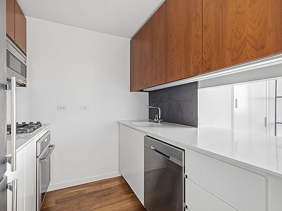 4th image of 515 E 72nd St #11EE