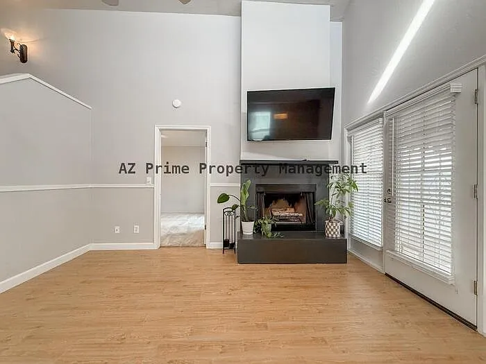 13817 N 42nd St — Photo 5