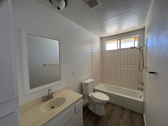 5th image of 15430 Meyer Rd APT 5