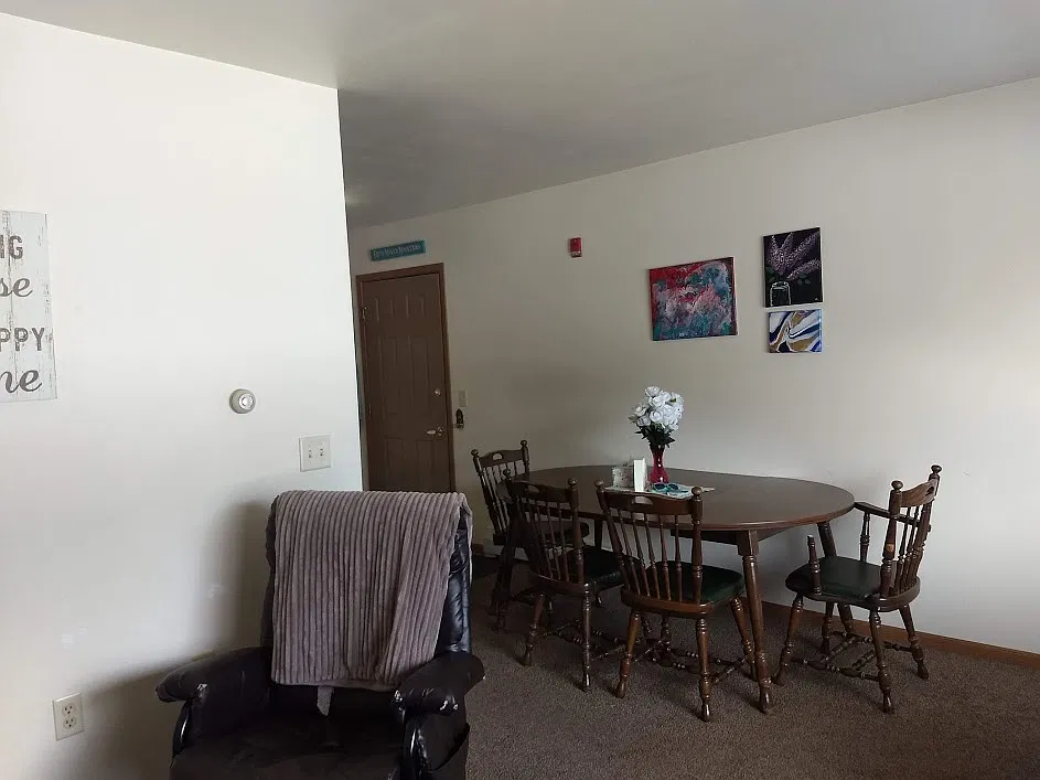2 bed, 1.0 bath, $920 — Photo 2