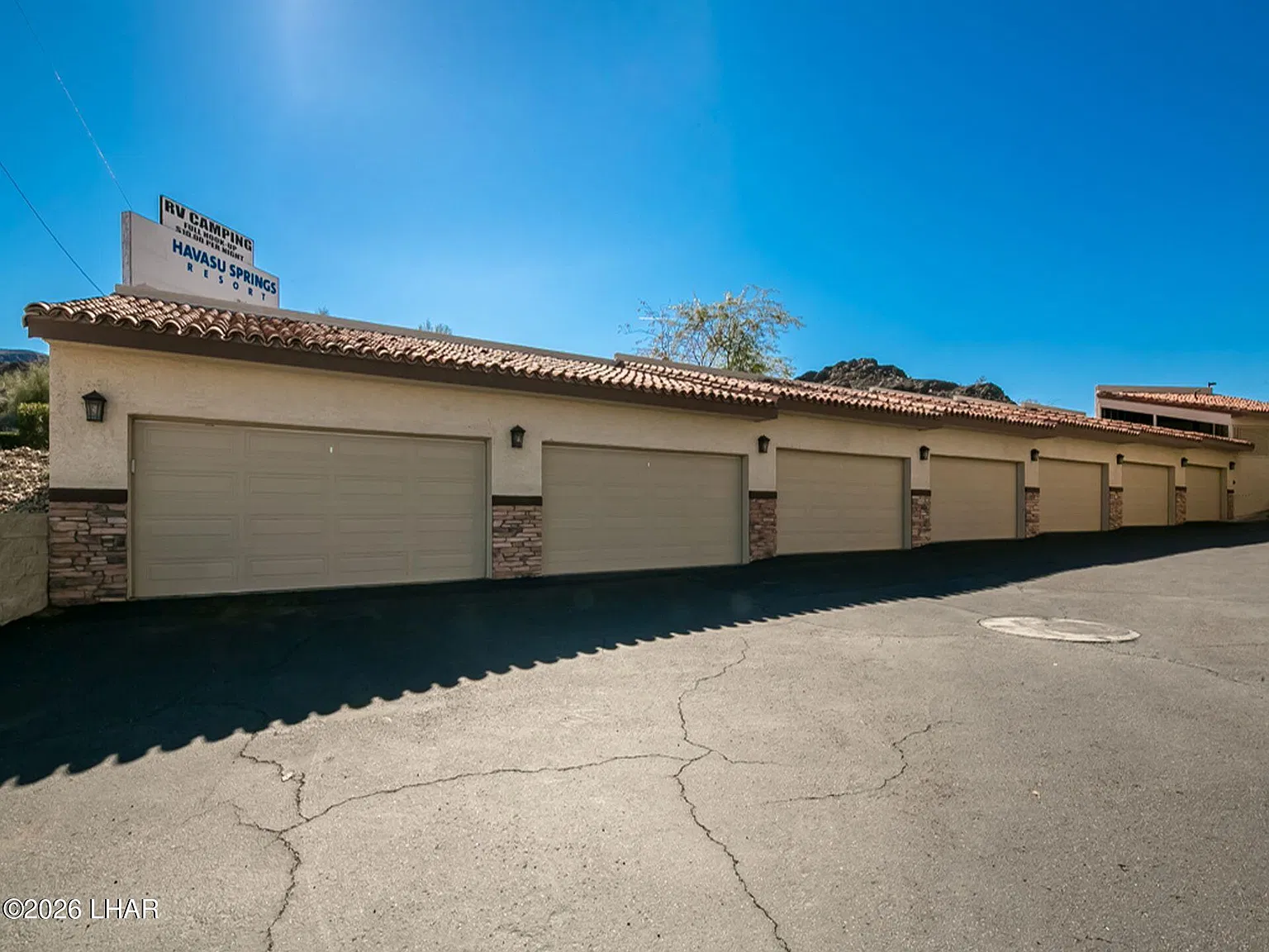 3 bed, 2.0 bath, 1866 sqft, $3,000 — Photo 1
