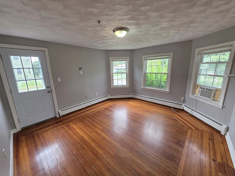 75 Dennis St — Photo 1