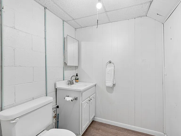 2627 S Jackson St — Photo 11