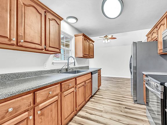 3rd image of 327 Harris Rd