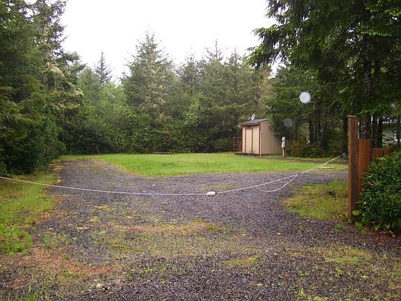 4th image of 641 Woodland Loop NE