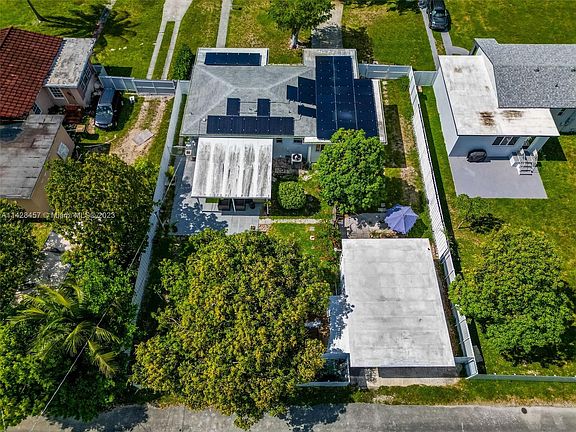 5th image of 220 NW 126th St