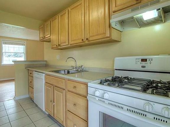 4th image of 1614 Westhill Rd