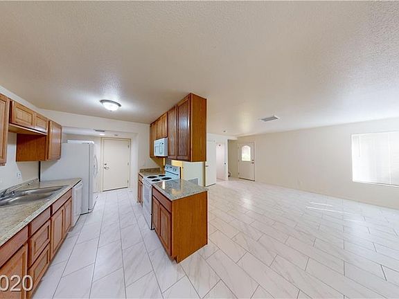 5th image of 4770 Roberta St Unit 3