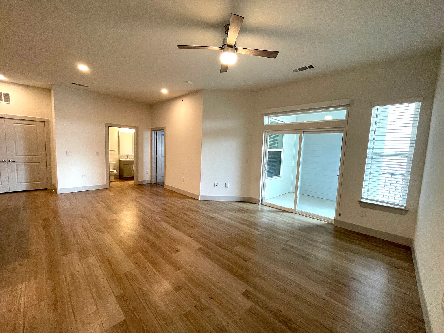 2 bed, 2.0 bath, 1100 sqft, $1,500 — Photo 4