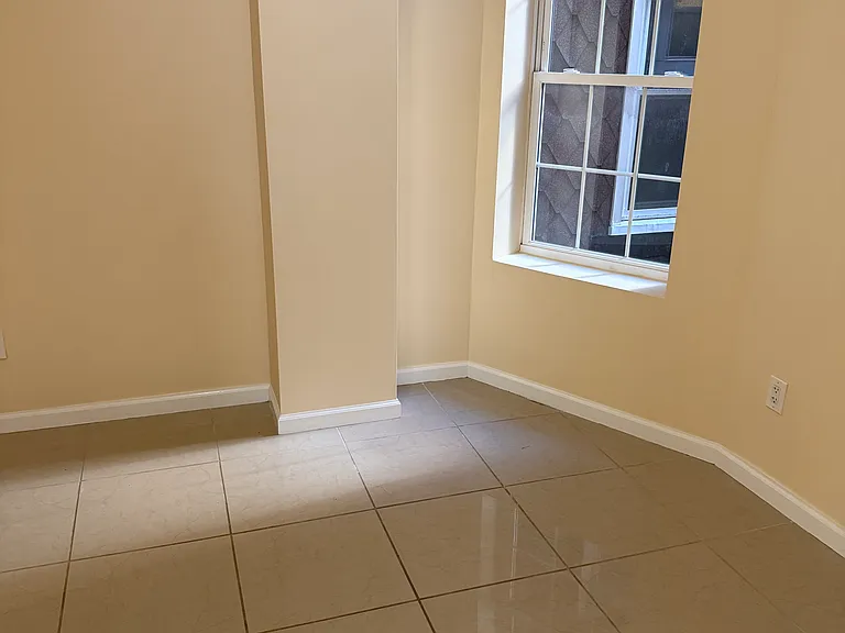 183 Thorne St — Photo 4