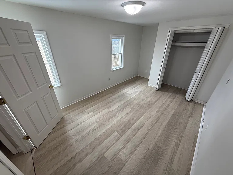 2680 Mott Ave — Photo 18