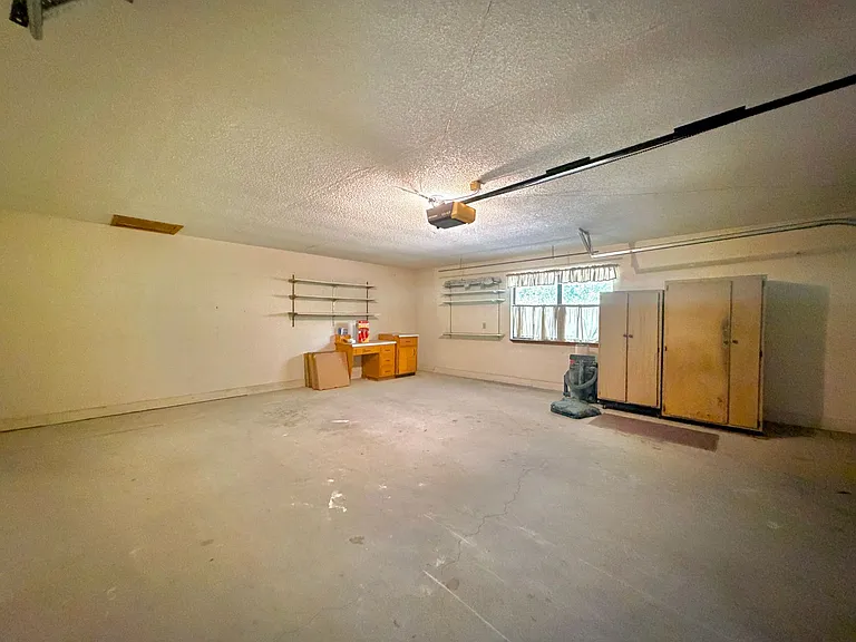 3990 Clearwater Ln — Photo 23