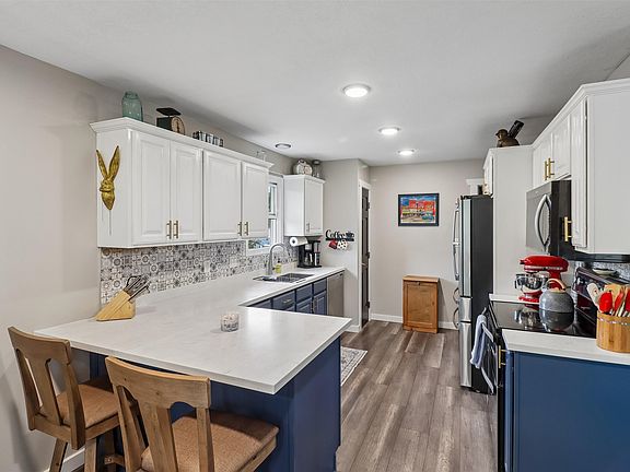 5th image of 216 W 13th St S