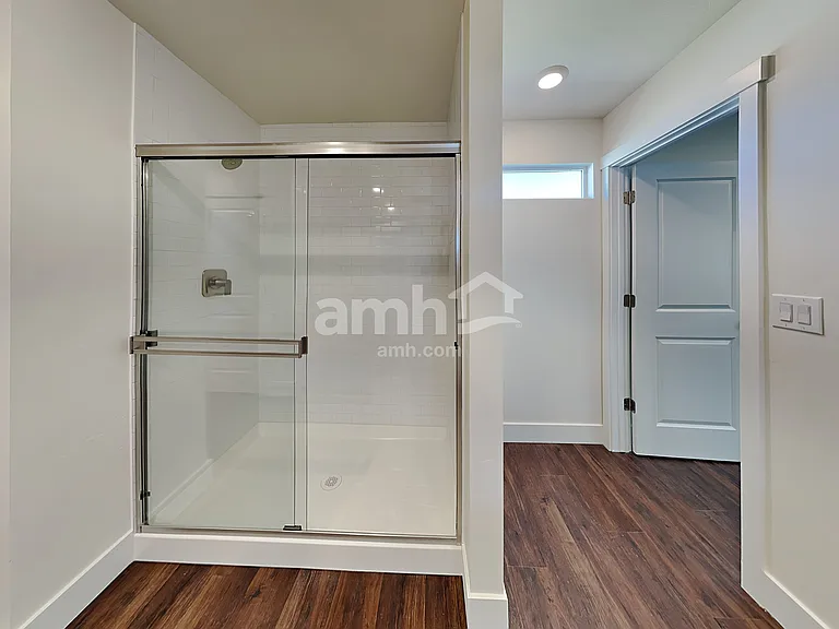 1422 N Barkvine Ave — Photo 13