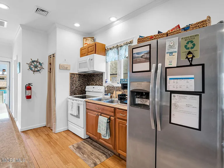 226 Dupont Ave — Photo 12