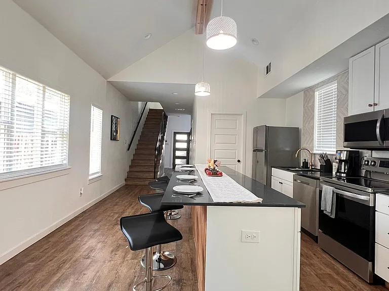 3815 Hamilton Ave — Photo 10