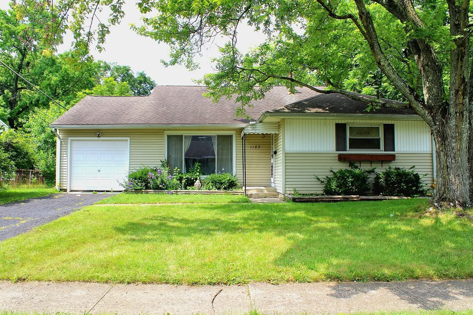 1183 Country Club Rd photo 1