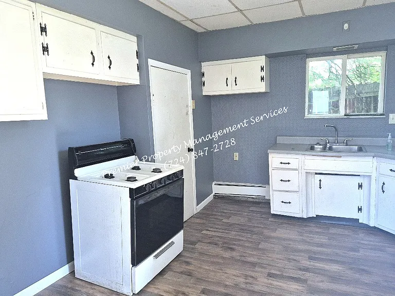 421 Schiller St — Photo 11