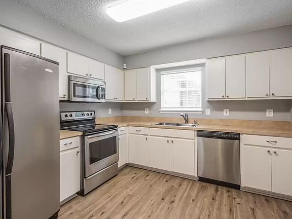 4th image of 1478 Valley Green Dr