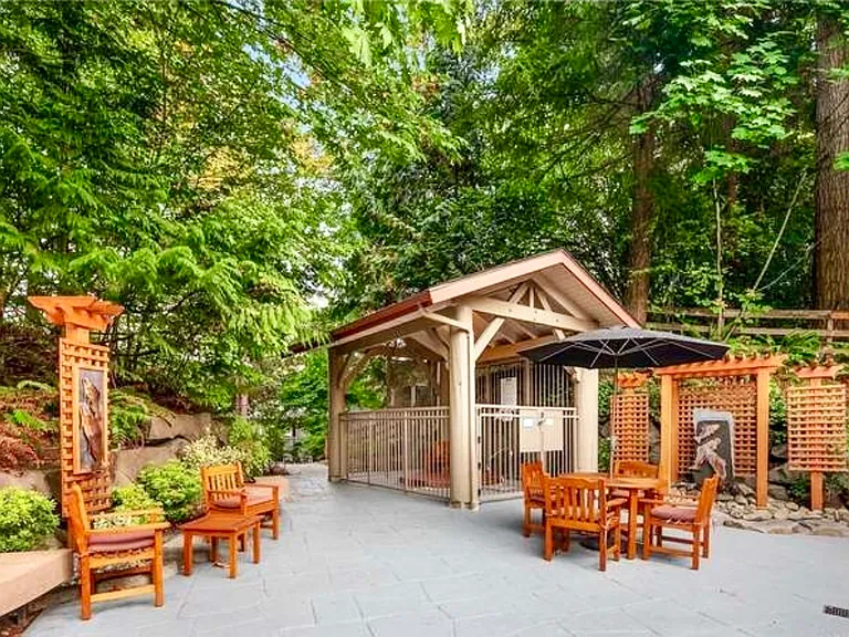 Hot tub/Seating area