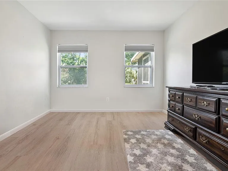 1809 E Knollwood St — Photo 12