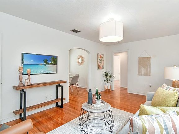 4th image of 930 Floral Dr