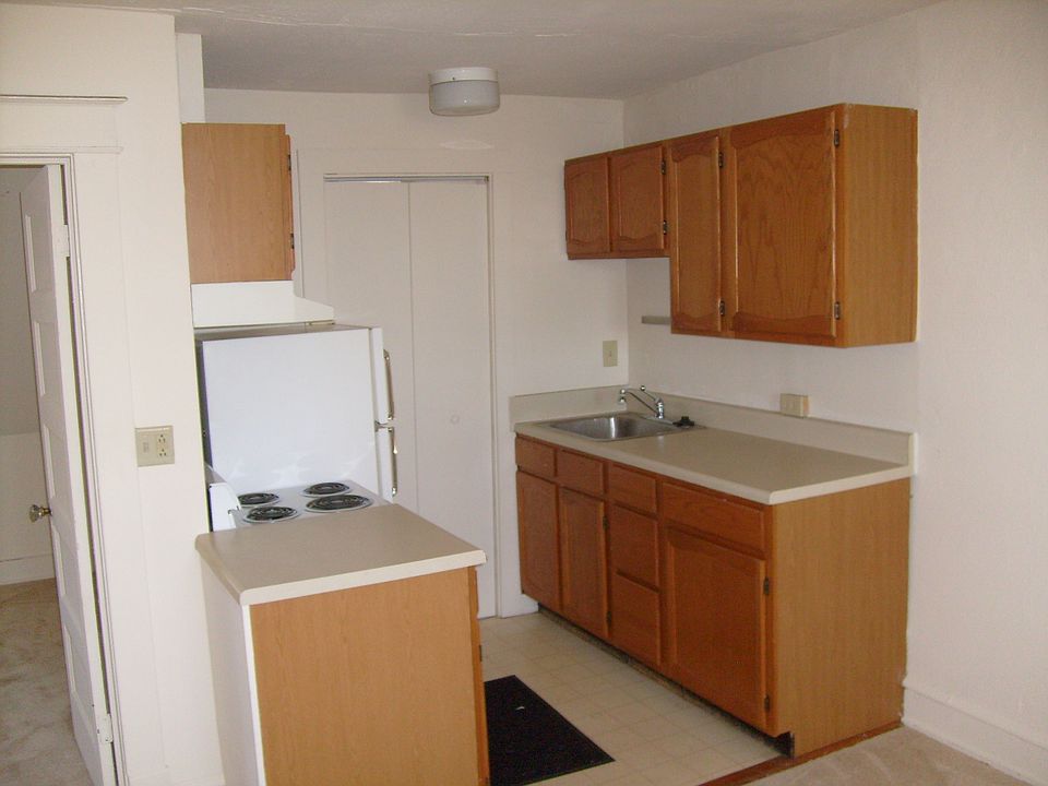 2nd image of 415 Brandon Ave