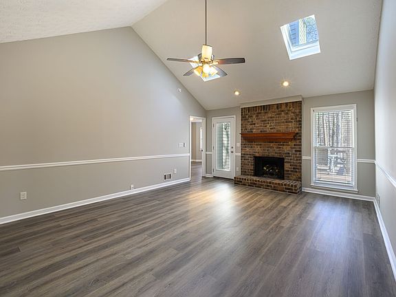 5th image of 175 Hampton Woods Dr