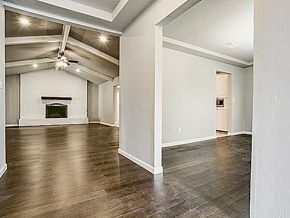 4th image of 1102 Wilshire Dr