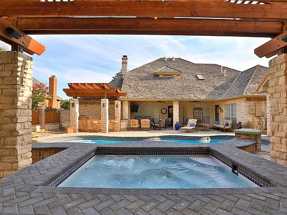 4th image of 3957 Bay Hill Dr