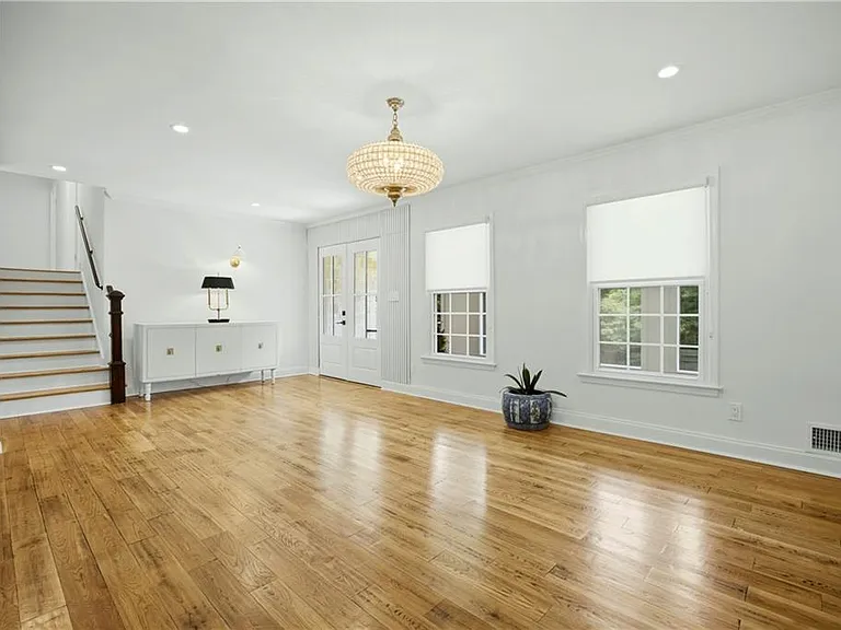 2220 Spring Mill Cv — Photo 6