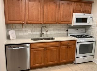 5001 Carriageway Dr, Rolling Meadows, IL 60008
